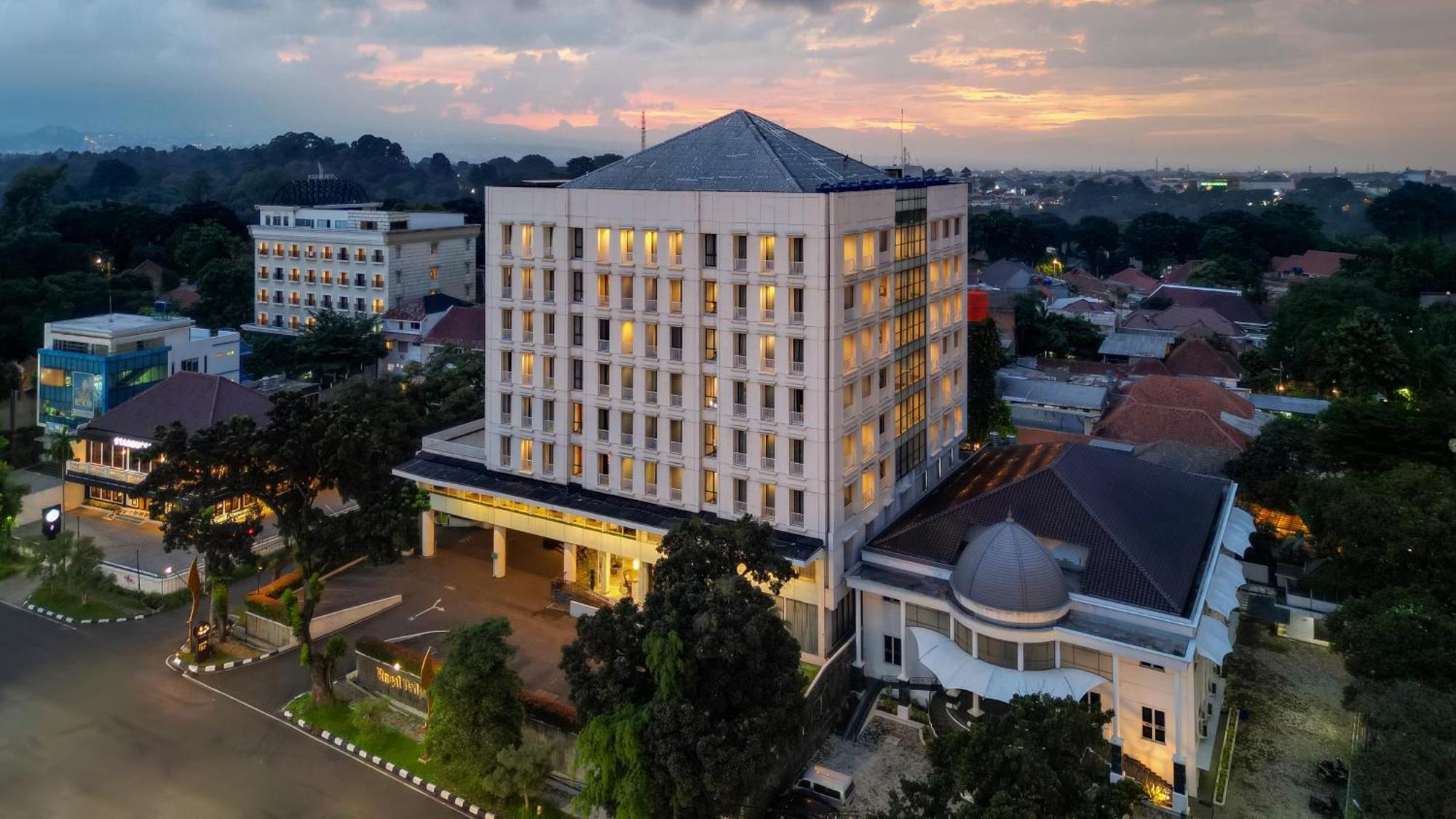 Royal Padjadjaran Hotel Bogor Esterno foto
